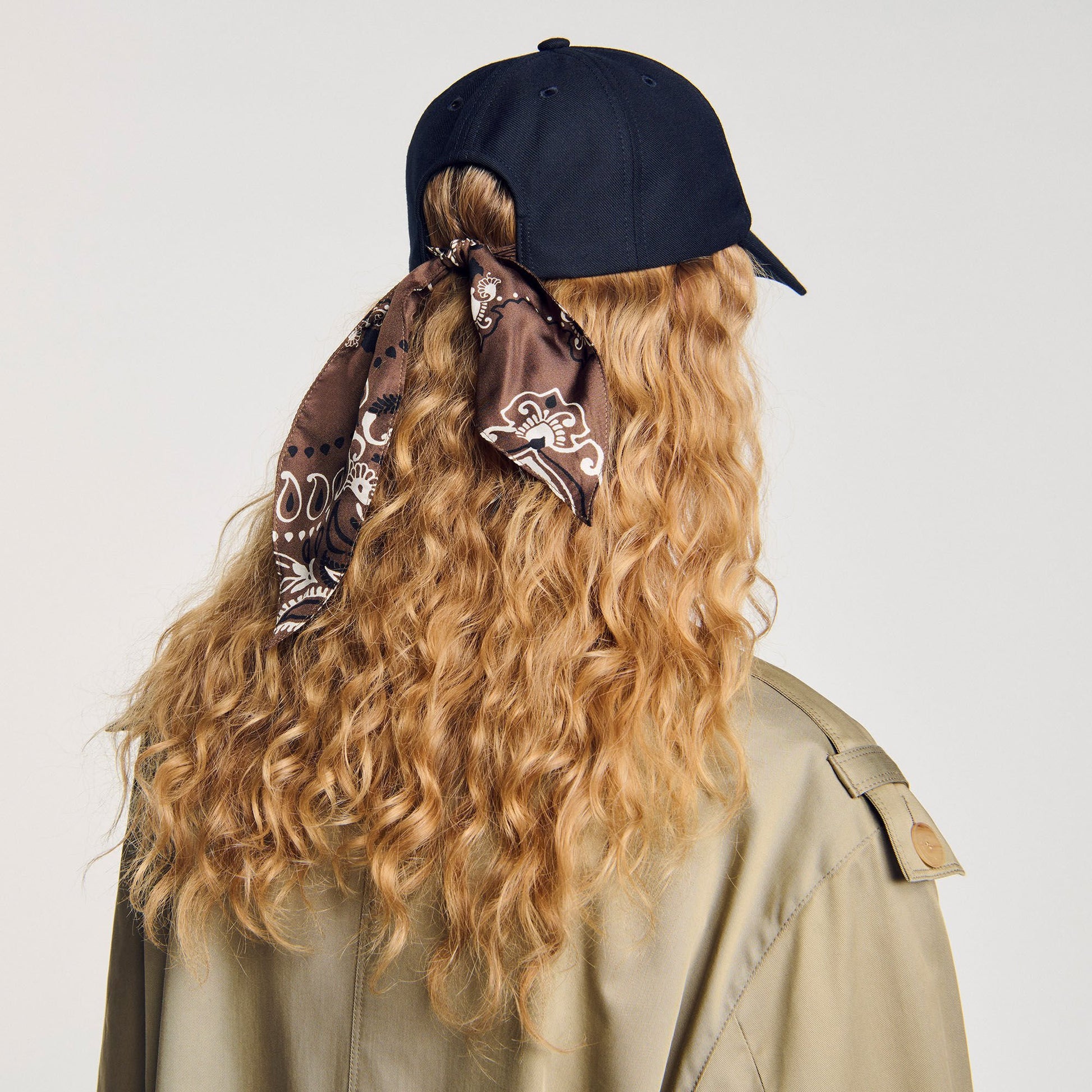 Sandro Cap with tied scarf Blue