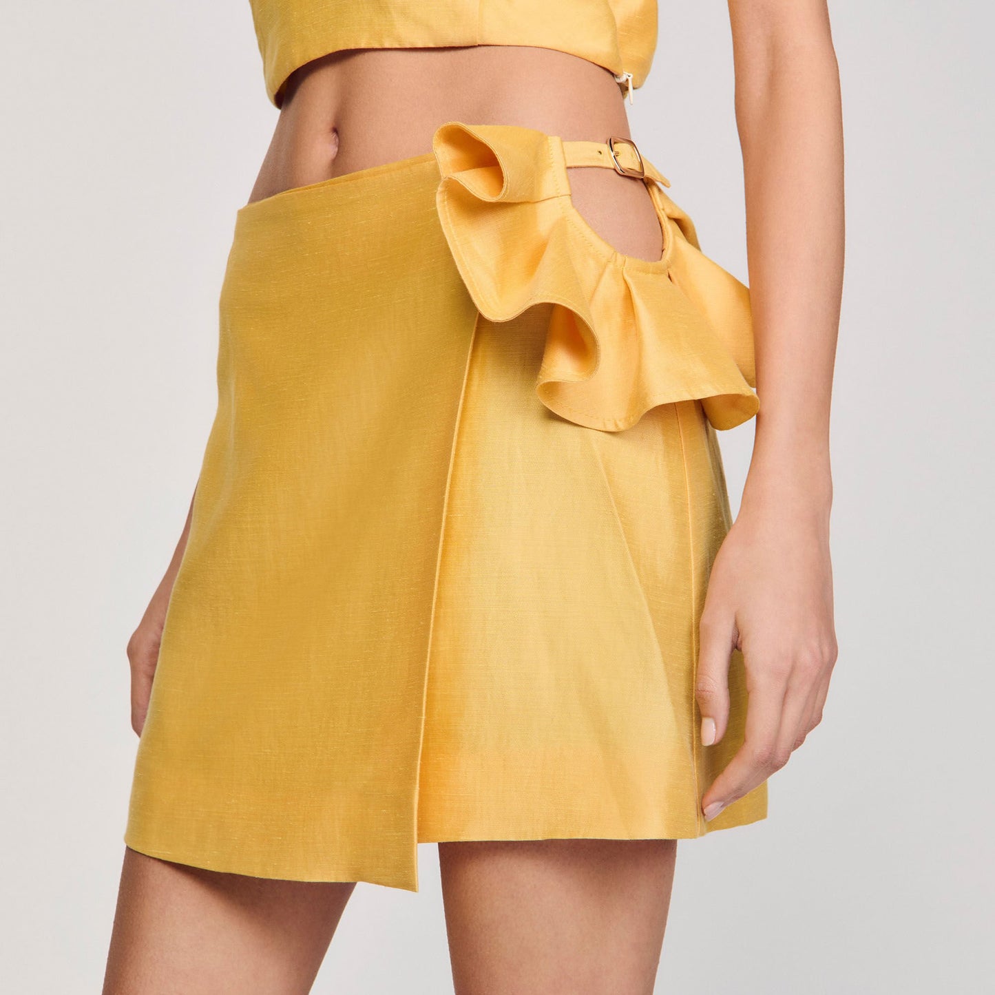 Sandro Mini skirt with ruffled detail Straw