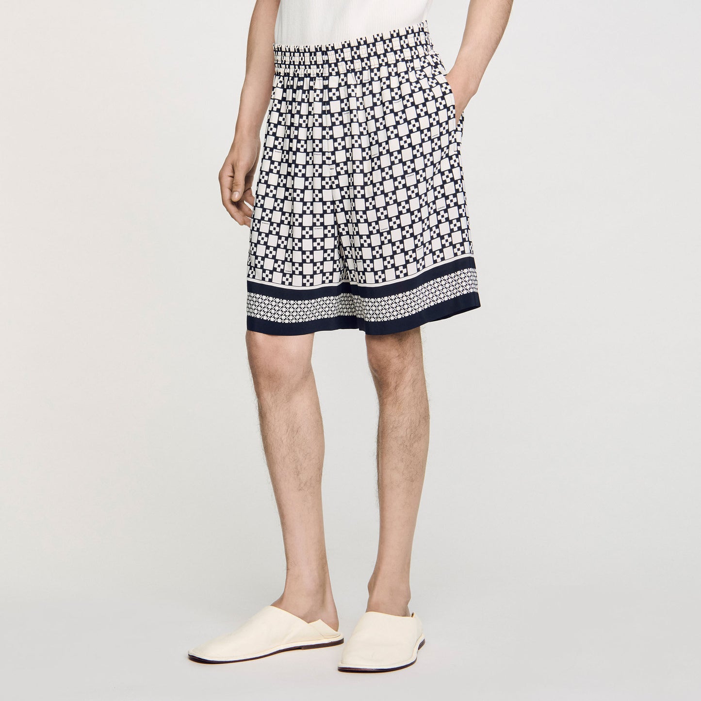 Sandro Square Cross flowy bermuda shorts Black