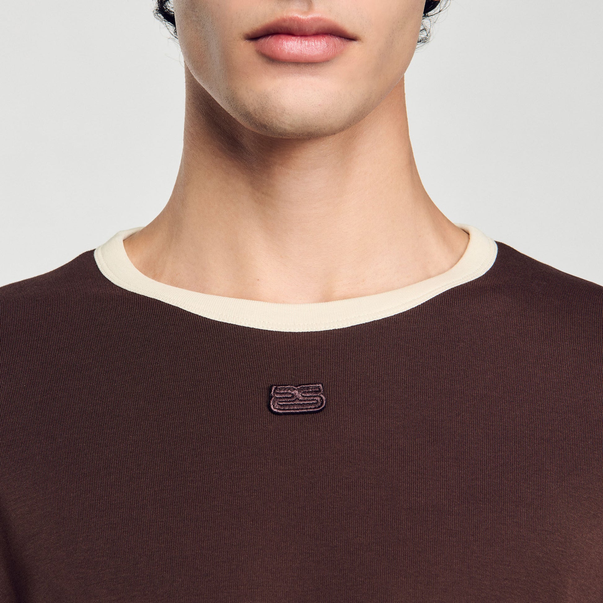 Sandro Two-tone patch T-shirt Moka.